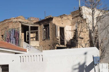 Atina, Yunanistan, 14 Aralık 2023 Atina 'nın dört bir yanında bulunan eski terk edilmiş evler