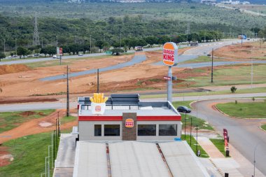 Brasilia, DF, Brezilya 9 Şubat 2024 Kuzey Batı Brasilia Mahallesi 'nde yeni açılan Burger King fast food restoranı