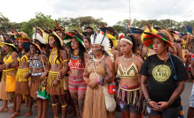 Brezilya DF Brezilya, 10 Nisan 2025 Brezilya 'nın dört bir yanından Yerli Yerlisi Yıllık Acampamento Terra Livre Yürüyüşü veya Brasilia' daki Özgür Toprak Hareketi Kampı