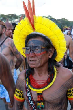 Brezilya DF Brezilya, 10 Nisan 2025 Brezilya 'nın dört bir yanından Tipik Yerli Yerlileri Yıllık Acampamento Terra Livre ya da Brasilia' daki Özgür Toprak Hareketi Kampı 'nda Marş ve İlahiler