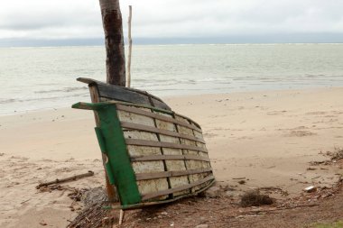 Jangada olarak bilinen eski, yıpranmış tekne Brezilya 'nın kuzeydoğusunda yaygın olarak kullanılan balık avı için kullanılıyor. 