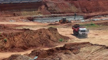 Brasilia DF Brezilya 22 Temmuz 2025 Ağır Görev Makinesi Noroeste olarak bilinen Brasilia 'nın kuzeybatı bölümünde Yeni Yol Via Kanalı üzerinde çalışıyor.