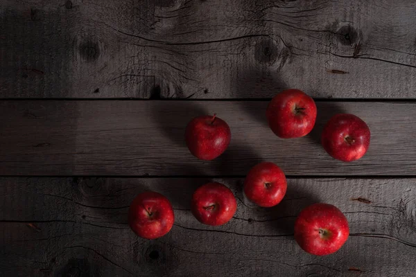 Maçãs Vermelhas Fruta Madura Fresca Mesa Rústica Madeira — Fotografia de Stock