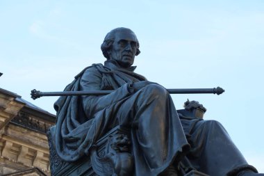 DRESDEN, GERMANY - Temmuz 06, 2024: Friedrich August I. Dresden Schlossplatz anıtı. Yüksek kalite fotoğraf