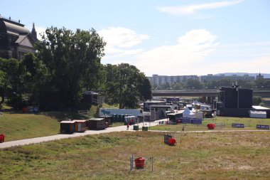 DRESDEN, GERMANY - Temmuz 06, 2024: Augustus Köprüsü 'nden 