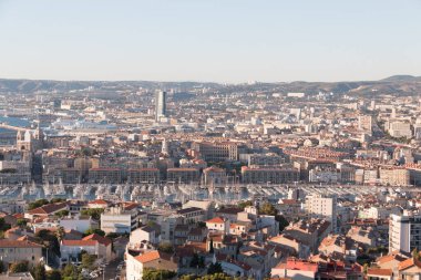 MARSEILLE, FRANCE - 20 Eylül 2015: Basilique Notre-Dame de la Garde platformundan görüş. Yüksek kalite fotoğraf