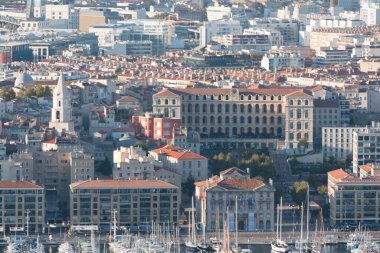 MARSEILLE, FRANCE - 20 Eylül 2015: Basilique Notre-Dame de la Garde platformundan görüş. Yüksek kalite fotoğraf