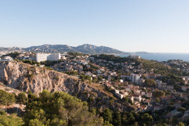 MARSEILLE, FRANCE - 20 Eylül 2015: Basilique Notre-Dame de la Garde platformundan görüş. Yüksek kalite fotoğraf
