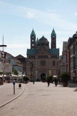 SPEYER, ALMANY - 21 Mayıs 2018: Maximilian caddesinden Speyer Katedrali. Yüksek kalite fotoğraf