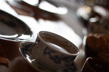 Mavi ve Beyaz desenli çay fincanları, Samimi ve Zarif Ambiance 'lı çay fincanları. Yüksek kalite fotoğraf