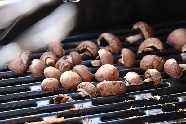 Barbeküde ızgara mantar. Yüksek kalite fotoğraf