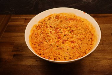 Peynirli ve domates soslu Alman spagettisi. Yüksek kalite fotoğraf