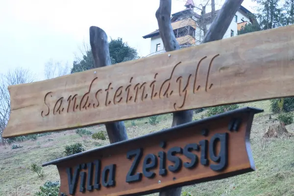 LOHmen, Almanya - 03 Mart 2024 Saxon İsviçre 'de Sandsteinidyll için imza. Yüksek kalite fotoğraf