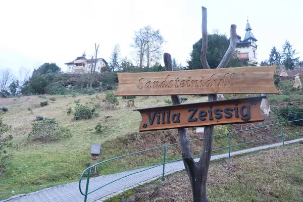 LOHmen, Almanya - 03 Mart 2024 Saxon İsviçre 'de Sandsteinidyll için imza. Yüksek kalite fotoğraf