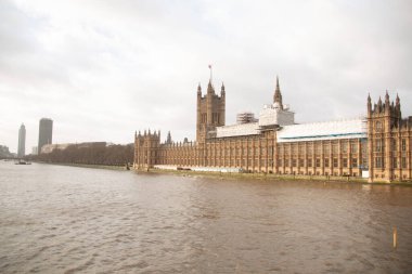 30 Aralık 2017 'de, Westminster Sarayı ve Thames Nehri' nden Big Ben Viewed. Yüksek kalite fotoğraf