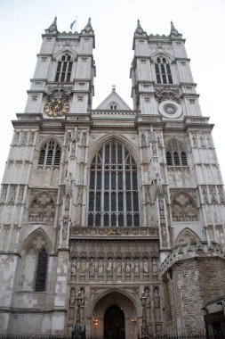 Londra, BİRLİK KINGDOM - 30 Aralık 2017: bulutlu gökyüzü ile Westminster Manastırı 'nın tam önü. Yüksek kalite fotoğraf