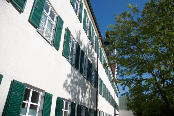 EBERSBERG, ALMANY - 8 Mayıs 2018: Ebersberg belediye binasının yüksek kaliteli fotoğraflı kenar görüntüsü