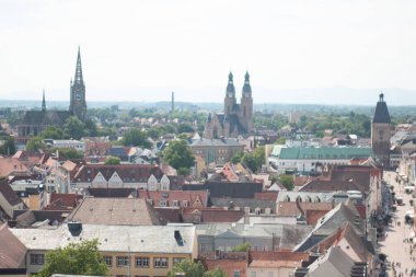 SPEYER, ALMANY - 21 Mayıs 2018: tarihi şehir merkezi üzerinde yükselen katedral kuleleri ve kilise kuleleri ile Speyer üzerinde panoramik manzara. Yüksek kalite fotoğraf