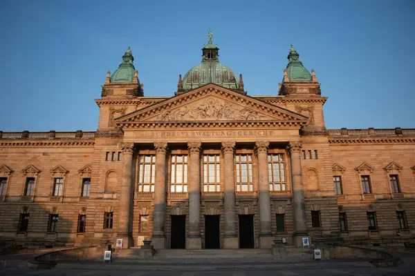 LEIPZIG, ALMANY - 19 AĞUSTOS 2018: Tarihi Federal İdare Mahkemesi, Bundesverwaltungsgericht, eski Reichsgericht binası. Yüksek kalite fotoğraf
