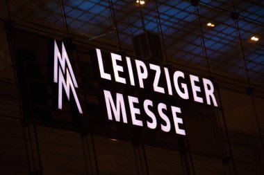  LEIPZIG, Almanya - 18 Ağustos 2018: Leipzig Hauptbahnhof 'un içinde 