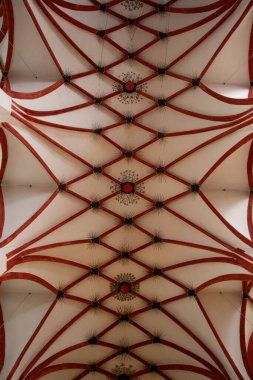  LEIPZIG, ALMANY - 18 Ağustos 2018: Thomaskirche St Thomas Kilisesi 'nin özenle hazırlanmış tavanını gösteren iç görünümü. Yüksek kalite fotoğraf