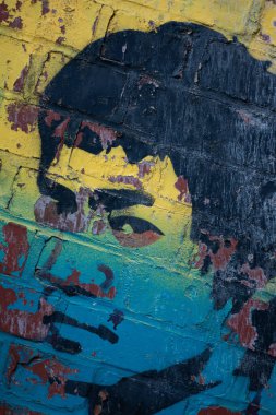  LEIPZIG, ALMANY - 19 AĞUSTOS 2018: Alter Postbahnhof 'taki bir duvara Bruce Lee graffiti duvar resmi yakın plan. Yüksek kalite fotoğraf