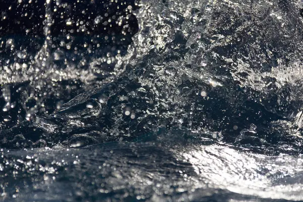  Dinamik mavi ve beyaz su sıçrama-soyut sıvı hareketi. Yüksek kalite fotoğraf