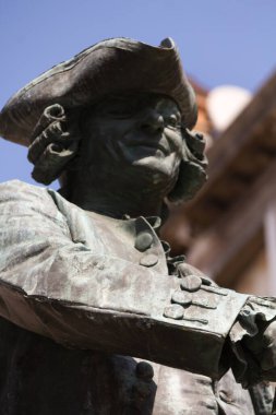 ChatGPT: VENICE, ITALY - 24 Ağustos 2013: Campo San Bartolomeo 'daki ünlü Venedikli oyun yazarı Carlo Goldoni' nin bronz heykeli. Yüksek kalite fotoğraf