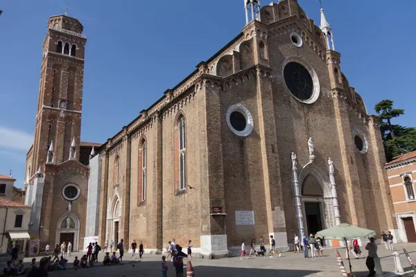  VENICE, İtalya - 24 Ağustos 2013: Basilica di Santa Maria Gloriosa dei Frari 'nin dış görünüşü. Yüksek kalite fotoğraf