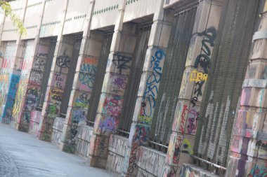  Vienna, AUSTRIA - 09 Eylül 2017: bir binanın ön cephesinde grafiti sanatı. Yüksek kalite fotoğraf