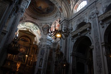 Viyana, AUSTRIA - 9 Eylül 2017: Viyana, Avusturya 'da tarihi bir kilisenin veya katedralin büyük bir bölümü. Yüksek kalite fotoğraf