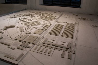 DACHAU, GERMANY - 25 Kasım 2017: Dachau toplama kampının detaylı mimari modeli orijinal kamp düzenini göstermek için anıt müzesinde sergilendi. Yüksek kalite fotoğraf