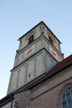 WASSERBURG AM Hanı, GERMANY - 20 Haziran 2025: Wasserburg am Inn 'deki tarihi saat kulesinin yakın çekim görüntüsü. Yüksek kalite fotoğraf