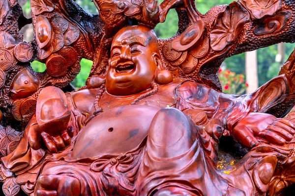 Maitreya Buddha Szobor Egy Finoman Faragott Értékes Fatörzsből Készült Melyet — Stock Fotó