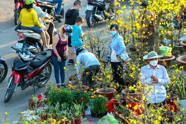 Minh Város Vietnam Január 2022 Nyüzsgő Vásárol Virágok Virágpiacon Helyiek — Stock Fotó