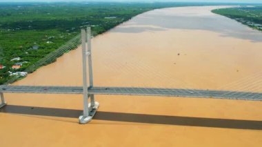 Cao Lanh köprüsü, Cao Lanh şehri, Vietnam, hava manzarası. Cao Lanh Köprüsü, Vietnam 'ın mekong deltasındaki meşhur köprüdür..