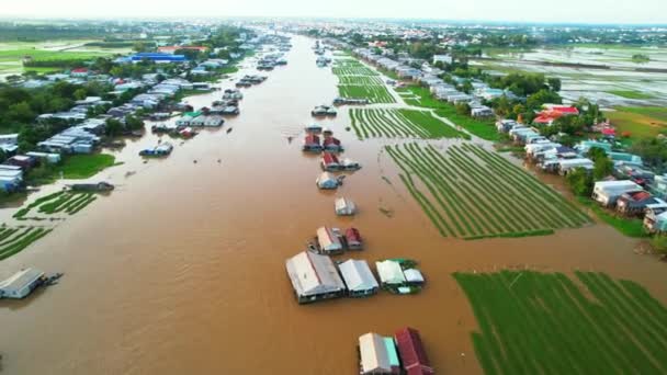 Drijvend Dorp Langs Rivier Hau Vietnam Grensgebied Luchtfoto Het Stroomgebied — Stockvideo