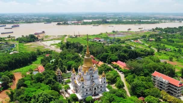 ベトナムのホーチミン市にあるBuu Long Pagodaの空中ビュー 美しい仏教寺院が隠されています インド ミャンマー ラオス ベトナムの複合建築 — ストック動画