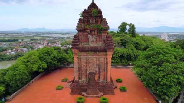 Aerial View Nhan Tower Phu Yen Vietnam Tower Artistic Architectural — Vídeo de Stock