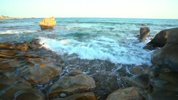 Waves Crashing Shore Creating Silk Streaks Different Shapes Piercing Rock — Wideo stockowe
