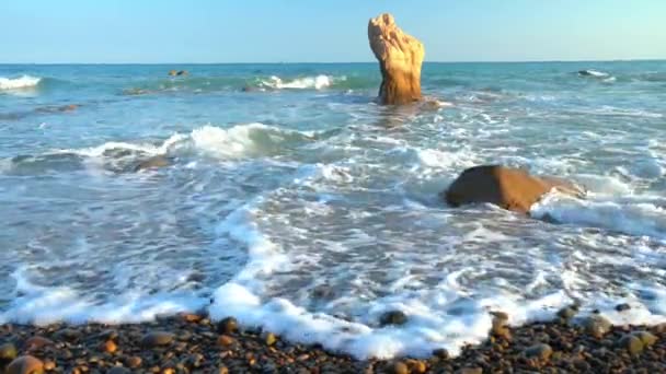 Waves Crashing Shore Creating Silk Streaks Different Shapes Piercing Rock — Video Stock