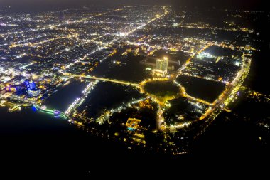 Can Tho City, Can Tho, Vietnam, gece hava manzarası. Burası Mekong Delta 'da büyük bir şehir, Vietnam' ın altyapı, nüfus ve tarım ürünleri ticaret merkezini geliştiriyor.
