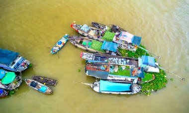 Cai Rang yüzen pazarı, Can Tho, Vietnam, hava manzarası. Cai Rang, Vietnam 'ın mekong deltasında ünlü bir pazardır..