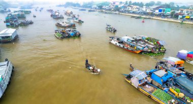 Cai Rang yüzen pazarı, Can Tho, Vietnam, hava manzarası. Cai Rang, Vietnam 'ın mekong deltasında ünlü bir pazardır..