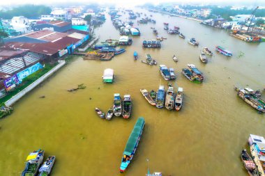 Cai Rang yüzen pazarı, Can Tho, Vietnam, hava manzarası. Cai Rang, Vietnam 'ın mekong deltasında ünlü bir pazardır..