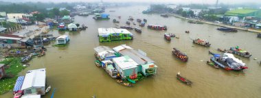 Cai Rang yüzen pazarı, Can Tho, Vietnam, hava manzarası. Cai Rang, Vietnam 'ın mekong deltasında ünlü bir pazardır..