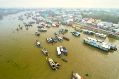 Cai Rang yüzen pazarı, Can Tho, Vietnam, hava manzarası. Cai Rang, Vietnam 'ın mekong deltasında ünlü bir pazardır..