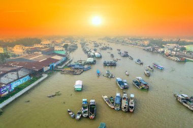 Cai Rang yüzen pazarı, Can Tho, Vietnam, hava manzarası. Cai Rang, Vietnam 'ın mekong deltasında ünlü bir pazardır..