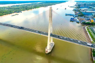 Rach Mieu köprüsü, Tien Giang, Vietnam, hava manzaralı. Rach Mieu köprüsü Tien Giang ve Ben Tre vilayetlerini Mekong deltasına bağlar..
