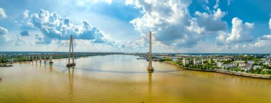 Rach Mieu köprüsü, Tien Giang, Vietnam, hava manzaralı. Rach Mieu köprüsü Tien Giang ve Ben Tre vilayetlerini Mekong deltasına bağlar..